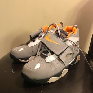 Nike Diamond Turf Shoes size 5.5 Y